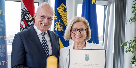 Verleihung am 25. März 2026 in St. Pölten - v.l. Prof. Wolfgang Mazal, LH Johanna Mikl-Leitner