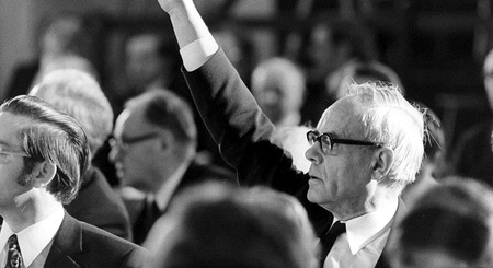 Karl Rahner während der Zweite Sitzungsperiode der Vollversammlung der gemeinsamen Synode der Bistümer der BRD in Würzburgvom 10.5. bis 14.5.1972