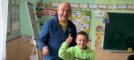 'Fußball-Pfarrer' bringt Hilfsgüter in Ukraine