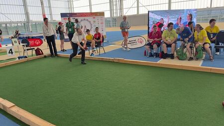 Bischof Turnovszky beim Bocchia-Bewerb der nationalen Special Olympics in Wien