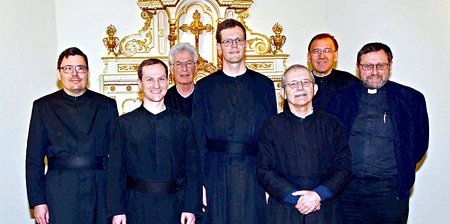 Generalrat des Kalasantinerordens mit Generalsuperior P. Martin Glechner (Mitte)