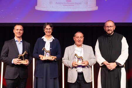 EMIL-Preisträger 2025: Michael Cech, Schwester Johanna Denifl, Johann Rauscher und EMIL-Gastgeber Pater Karl Wallner