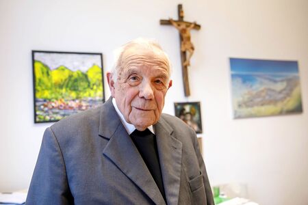 Bischof Maximilian Aichern