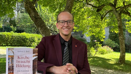 heologe und Philosoph Andreas G. Weiß, seit 1. September KBW-Salzburg-Direktor, hat sein neues Buch dem Thema kirchliche Bildung gewidmet.