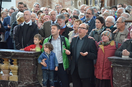 Hermann Glettler - Gebet für und mit dem Bischof im Innsbrucker Dom
