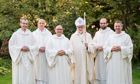 Bischof Marketz mit den Diakonen Walker, Alberer, Smeritschnig, Krobath und Lagger 
