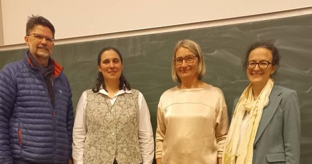 Gruppe vlnr: Dekan Wilhelm Guggenberger, Referentin Sr Dr Linda Pocher, Organisatorinnen Anni Findl-Ludescher (Prakt Theol), Michaela Quast-Neulinger (Syst Theologie)