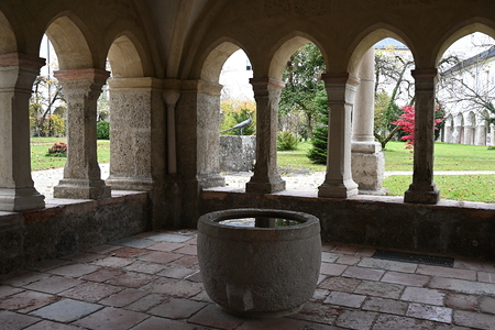 Erzabtei St. Peter in Salzburg - Brunnenhaus im Kreuzgang