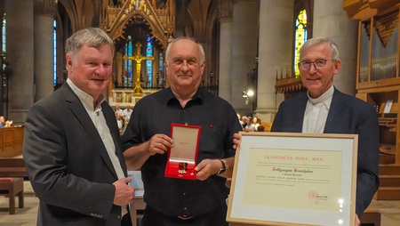 Silvesterorden f?r Domorganist Wolfgang Kreuzhuber durch Bischof Manfred Scheuer und Bischofsvikar Johann Hintermaier