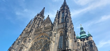 Westfassade des Veitsdoms auf dem Hradschin in Prag