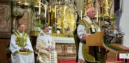 v.l.: Erzbischof Gintaras Grusas, Großerzbischof Swjatoslaw Schewtschuk, Erzbischof Franz Lackner