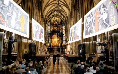 Präsentation des 'Totentanz'-Zyklus von Lisa Huber im Wiener Stephansdom