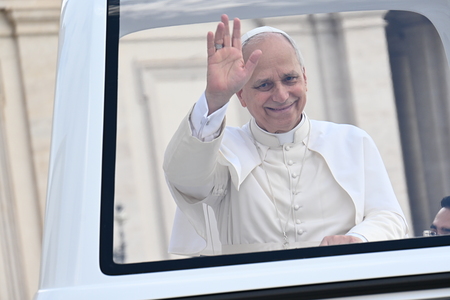 Papst Leo XIV. im Papamobil