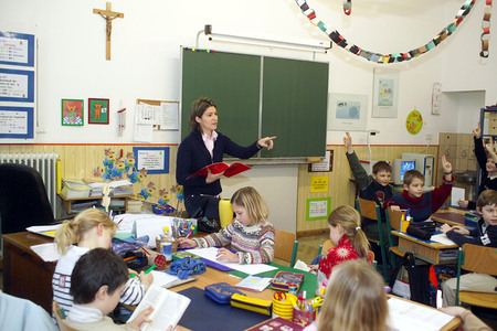 Expertin: Religionsunterricht Gegenpol zu neoliberalem Denken