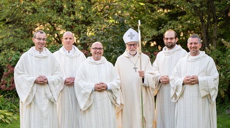 Bischof Marketz mit den Diakonen Walker, Alberer, Smeritschnig, Krobath und Lagger 