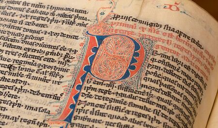 Initiale in mittelalterlichem Buch