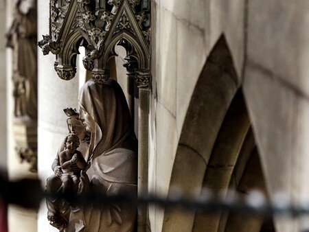 Marienstatue im Mariendom Linz
