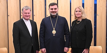 Ökumene: Bischof Petrosyan weiterhin ÖRKÖ-Vorsitzender