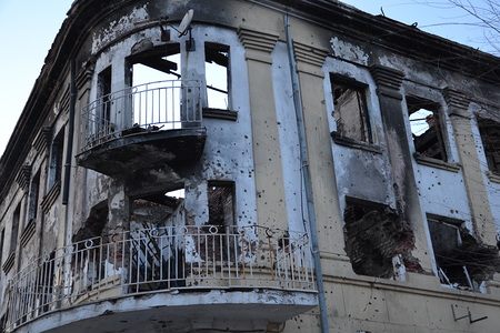 Zerstörtes Haus in der Ukraine
