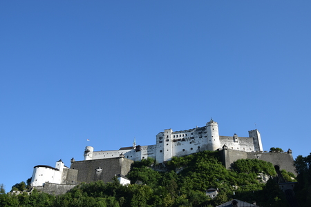 Blick auf den Mönchsberg mit der Festung Hohensalzburg