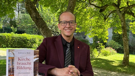 heologe und Philosoph Andreas G. Weiß, seit 1. September KBW-Salzburg-Direktor, hat sein neues Buch dem Thema kirchliche Bildung gewidmet.
