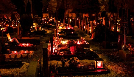 Beleuchtete Gräber